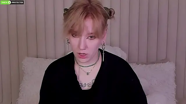 Snapshot of RachelCart chatting on 10.06.25 RachelCart online show from 10.06.25