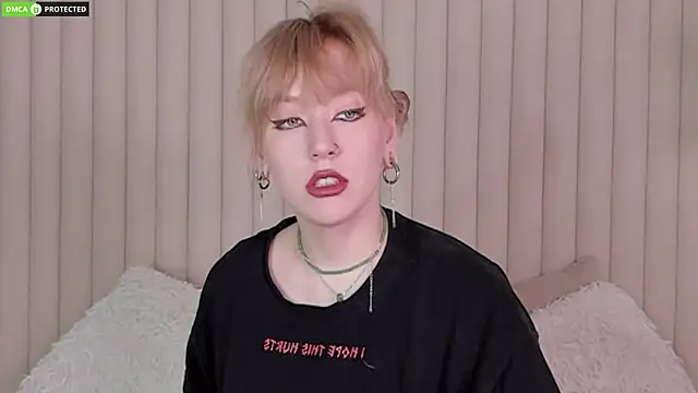 Snapshot of RachelCart chatting on 10.11.25 RachelCart online show from 10.11.25