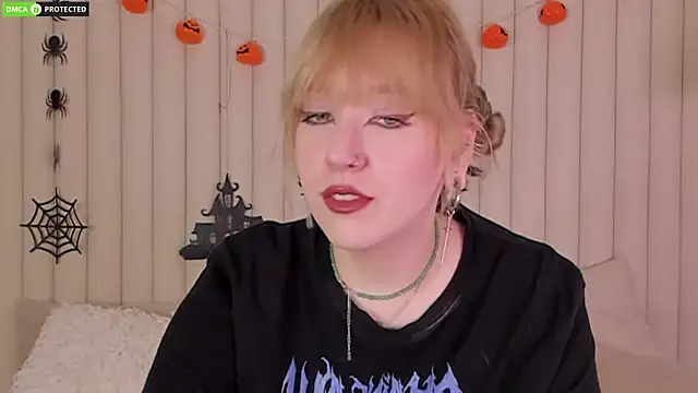 Snapshot of RachelCart chatting on 10.14.25 RachelCart online show from 10.14.25