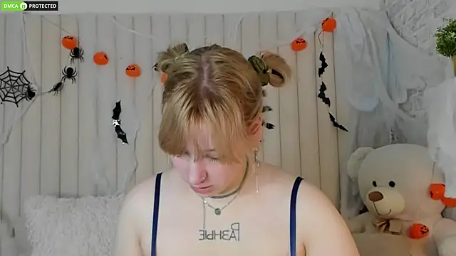 Snapshot of RachelCart chatting on 10.20.25 RachelCart online show from 10.20.25