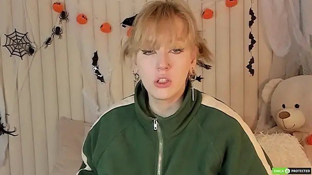 Snapshot of RachelCart chatting on 10.25.25 RachelCart online show from 10.25.25