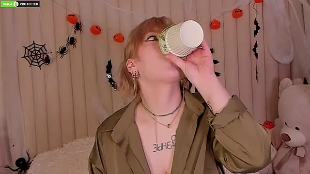 Snapshot of RachelCart chatting on 10.28.25 RachelCart online show from 10.28.25