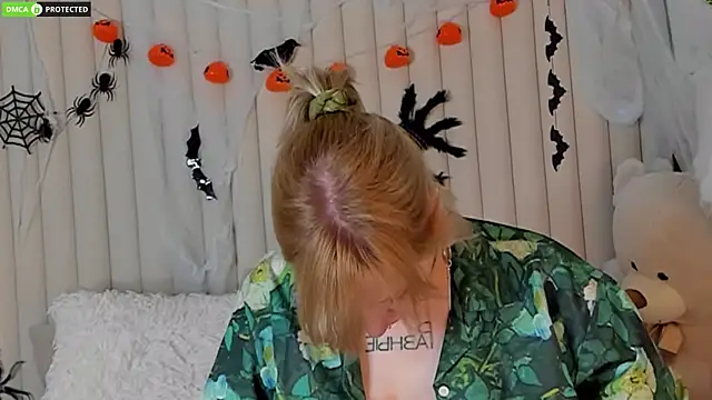 Snapshot of RachelCart chatting on 10.29.25 RachelCart online show from 10.29.25