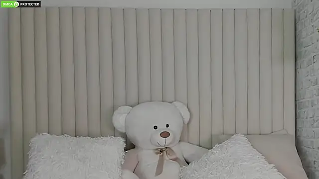 Snapshot of RachelCart chatting on 11.04.25 RachelCart online show from 11.04.25