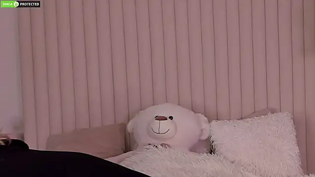 Snapshot of RachelCart chatting on 11.10.25 RachelCart online show from 11.10.25