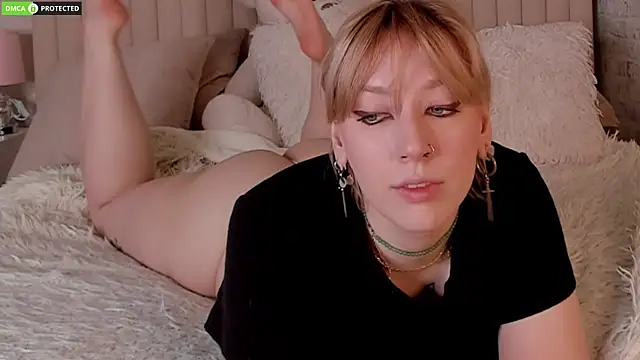 Snapshot of RachelCart chatting on 11.11.25 RachelCart online show from 11.11.25