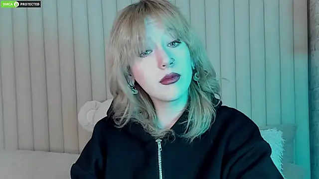 Snapshot of RachelCart chatting on 11.14.25 RachelCart online show from 11.14.25