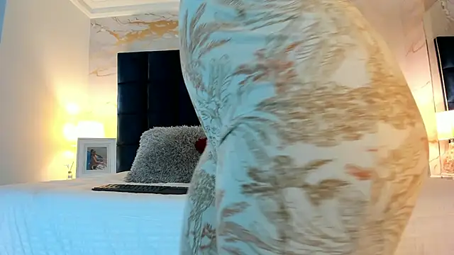 Snapshot of EVELIN_MASON chatting on 10.02.25 EVELIN MASON online show from 10.02.25