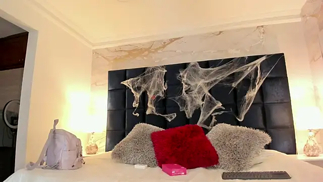 Snapshot of EVELIN_MASON chatting on 10.04.25 EVELIN MASON online show from 10.04.25