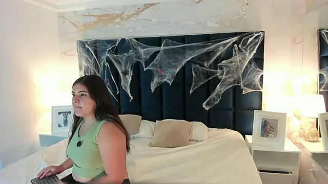 Snapshot of EVELIN_MASON chatting on 10.09.25 EVELIN MASON online show from 10.09.25