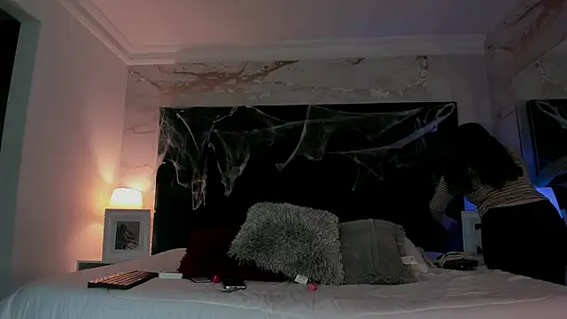 Snapshot of EVELIN_MASON chatting on 10.15.25 EVELIN MASON online show from 10.15.25