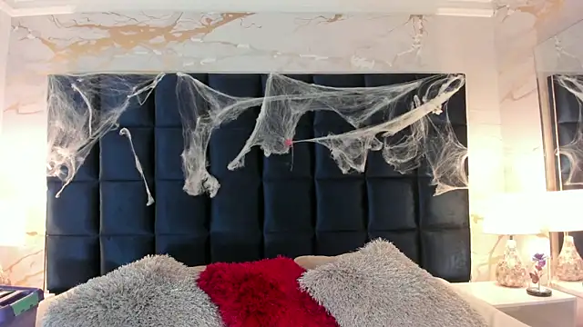 Snapshot of EVELIN_MASON chatting on 10.19.25 EVELIN MASON online show from 10.19.25