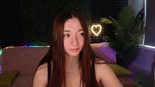 Snapshot of YasmineWest chatting on 10.08.25 YasmineWest online show from 10.08.25