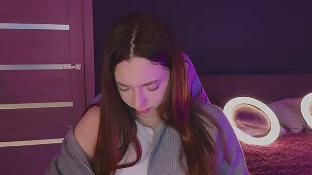 Snapshot of YasmineWest chatting on 10.10.25 YasmineWest online show from 10.10.25