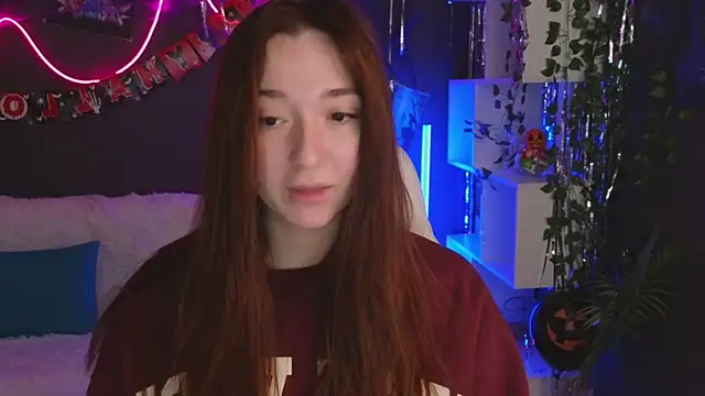 Snapshot of YasmineWest chatting on 10.29.25 YasmineWest online show from 10.29.25