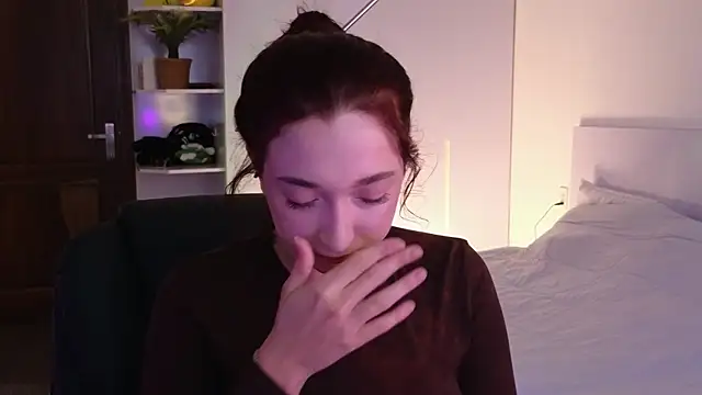 Snapshot of YasmineWest chatting on 06.15.26 YasmineWest online show from 06.15.26