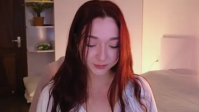 Snapshot of YasmineWest chatting on 06.17.26 YasmineWest online show from 06.17.26