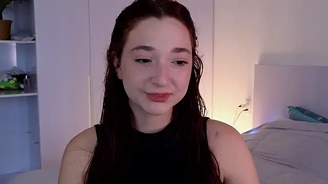 Snapshot of YasmineWest chatting on 06.27.26 YasmineWest online show from 06.27.26