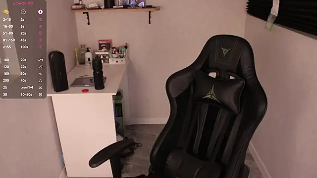 Snapshot of carthylovvve chatting on 12.29.24 carthylovvve online show from 12.29.24