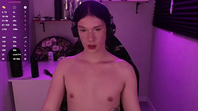 Snapshot of carthylovvve chatting on 01.11.25 carthylovvve online show from 01.11.25