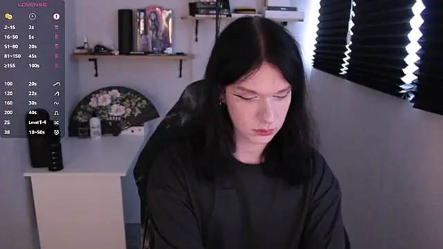 Snapshot of carthylovvve chatting on 01.14.25 carthylovvve online show from 01.14.25