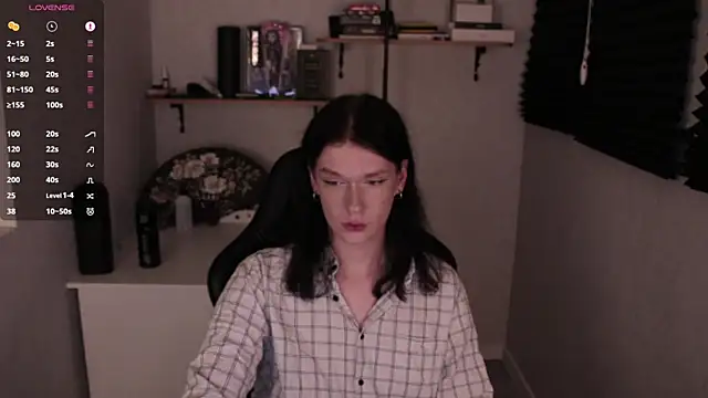 Snapshot of carthylovvve chatting on 01.19.25 carthylovvve online show from 01.19.25