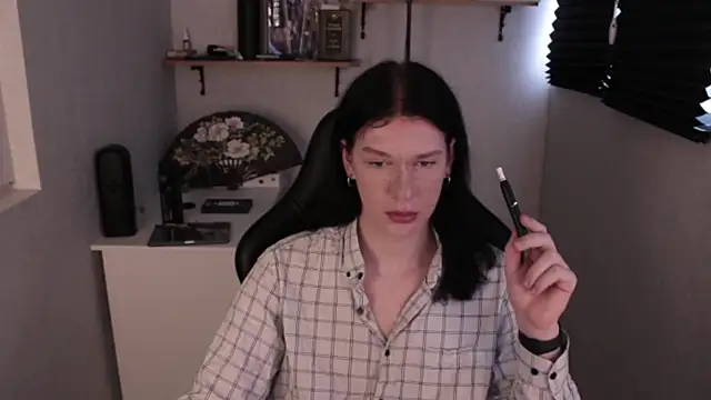 Snapshot of carthylovvve chatting on 01.20.25 carthylovvve online show from 01.20.25