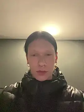 Snapshot of carthylovvve chatting on 01.24.25 carthylovvve online show from 01.24.25