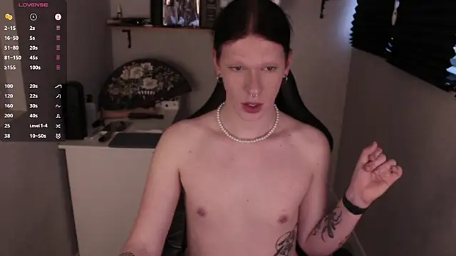 Snapshot of carthylovvve chatting on 01.25.25 carthylovvve online show from 01.25.25