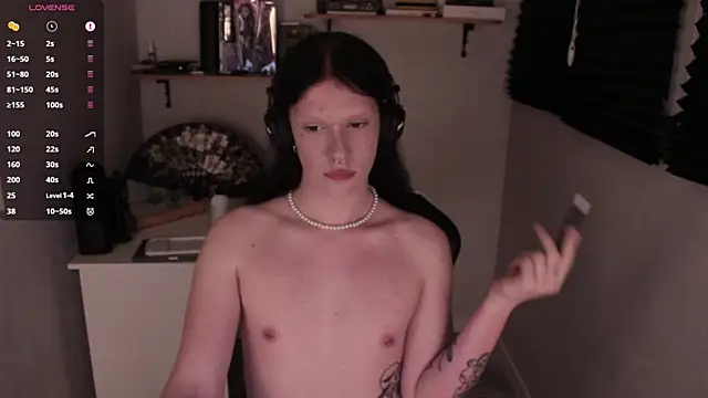 Snapshot of carthylovvve chatting on 01.26.25 carthylovvve online show from 01.26.25