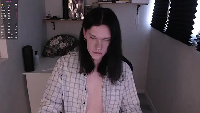 Snapshot of carthylovvve chatting on 02.01.25 carthylovvve online show from 02.01.25