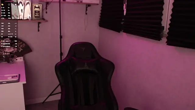 Snapshot of carthylovvve chatting on 02.08.25 carthylovvve online show from 02.08.25