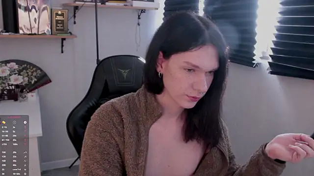 Snapshot of carthylovvve chatting on 02.09.25 carthylovvve online show from 02.09.25