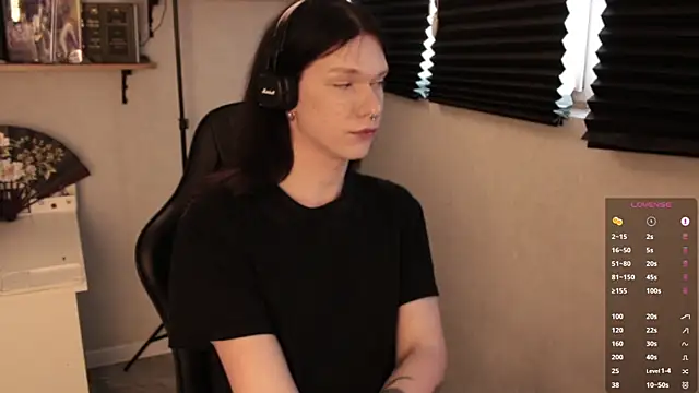 Snapshot of carthylovvve chatting on 02.18.25 carthylovvve online show from 02.18.25