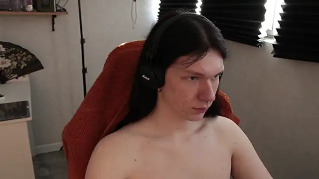 Snapshot of carthylovvve chatting on 02.21.25 carthylovvve online show from 02.21.25