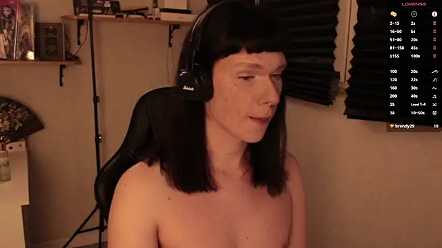 Snapshot of carthylovvve chatting on 02.28.25 carthylovvve online show from 02.28.25