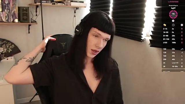 Snapshot of carthylovvve chatting on 03.01.25 carthylovvve online show from 03.01.25