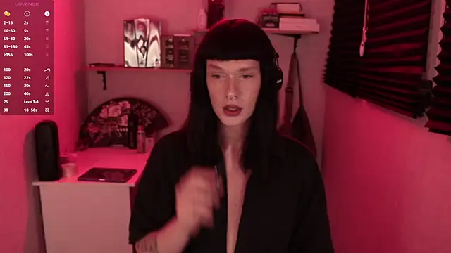 Snapshot of carthylovvve chatting on 03.06.25 carthylovvve online show from 03.06.25