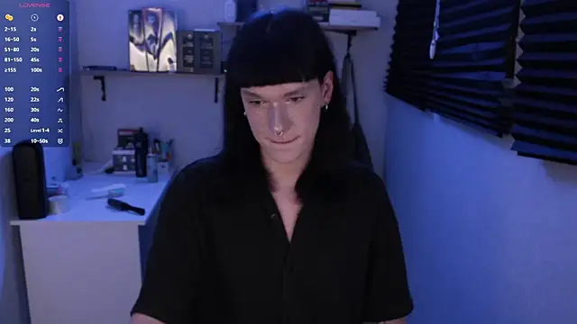 Snapshot of carthylovvve chatting on 03.06.25 carthylovvve online show from 03.06.25