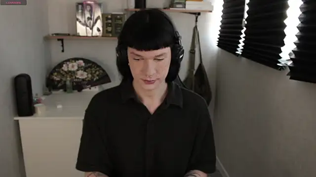 Snapshot of carthylovvve chatting on 03.07.25 carthylovvve online show from 03.07.25