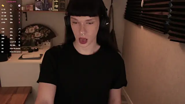 Snapshot of carthylovvve chatting on 03.13.25 carthylovvve online show from 03.13.25