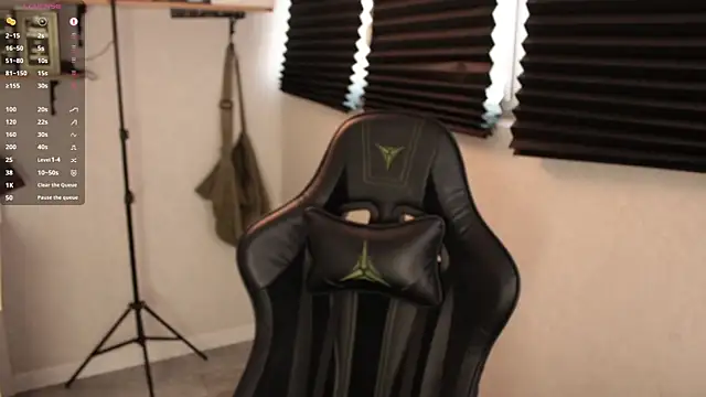 Snapshot of carthylovvve chatting on 03.18.25 carthylovvve online show from 03.18.25