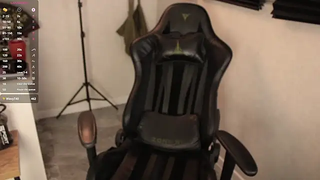 Snapshot of carthylovvve chatting on 03.18.25 carthylovvve online show from 03.18.25