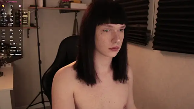 Snapshot of carthylovvve chatting on 03.19.25 carthylovvve online show from 03.19.25