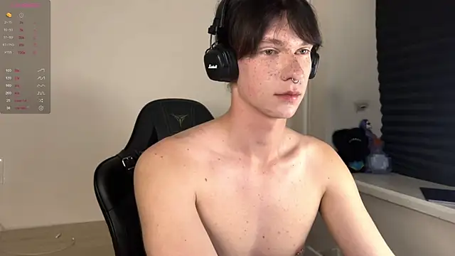 Snapshot of carthylovvve chatting on 10.01.25 carthylovvve online show from 10.01.25