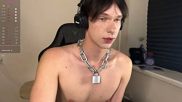 Snapshot of carthylovvve chatting on 10.21.25 carthylovvve online show from 10.21.25