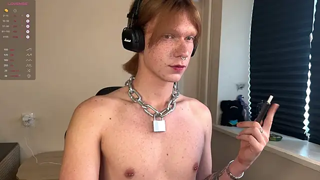 Snapshot of carthylovvve chatting on 11.09.25 carthylovvve online show from 11.09.25