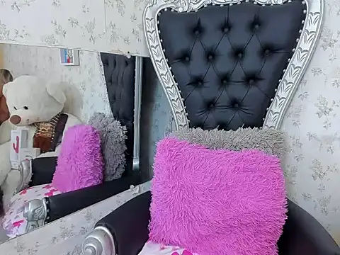 Snapshot of milf_bigass_ chatting on 12.15.25 milf bigass online show from 12.15.25