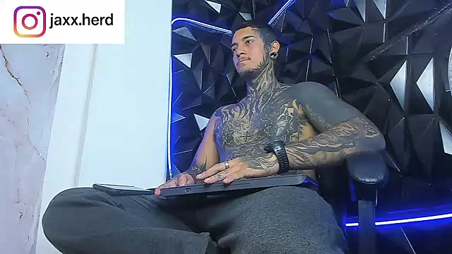 Snapshot of JAXXXONHERD chatting on 09.19.25 JAXXXONHERD online show from 09.19.25