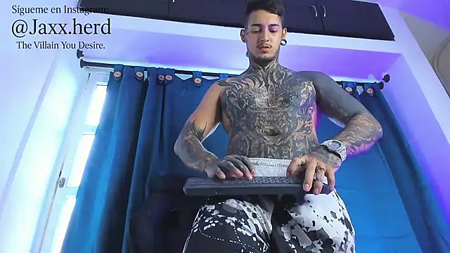 Snapshot of JAXXXONHERD chatting on 10.10.25 JAXXXONHERD online show from 10.10.25